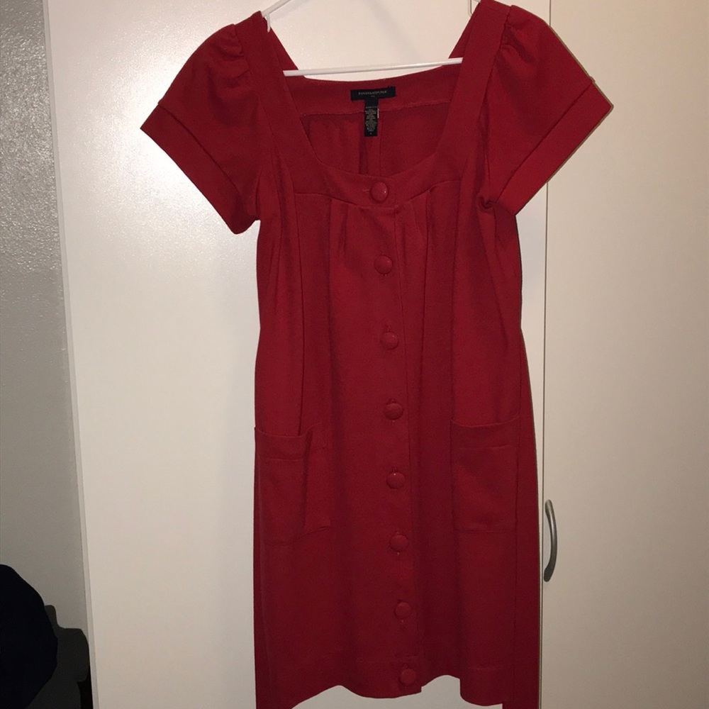 Cute dress.